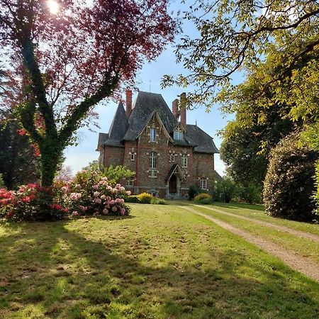 Le Manoir Des Rochers Bouere Exterior foto