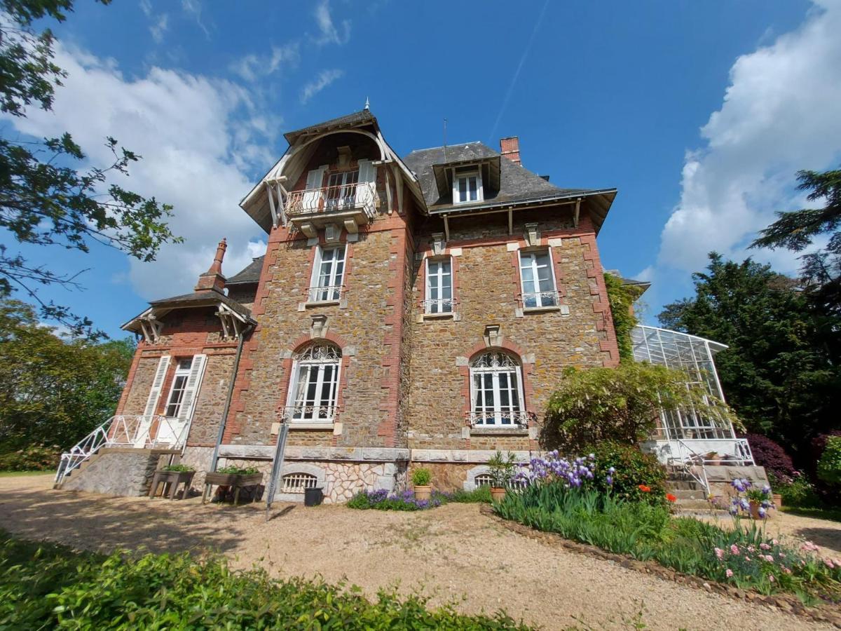 Le Manoir Des Rochers Bouere Exterior foto