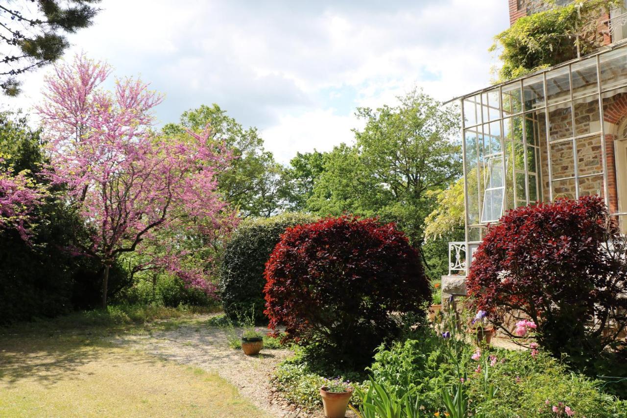 Le Manoir Des Rochers Bouere Exterior foto